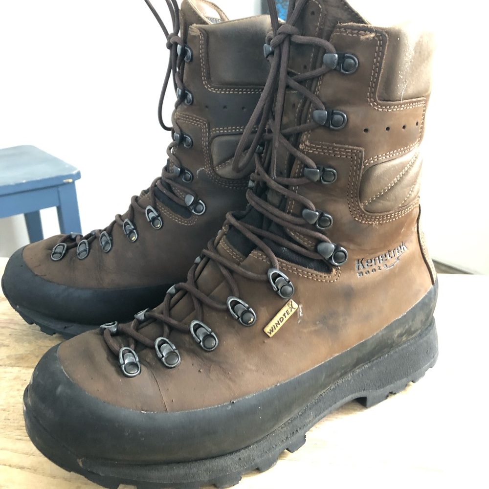 Kenetrek mountain Extreme 420 hiking/hunting boot.